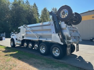 2025 Kenworth T880
