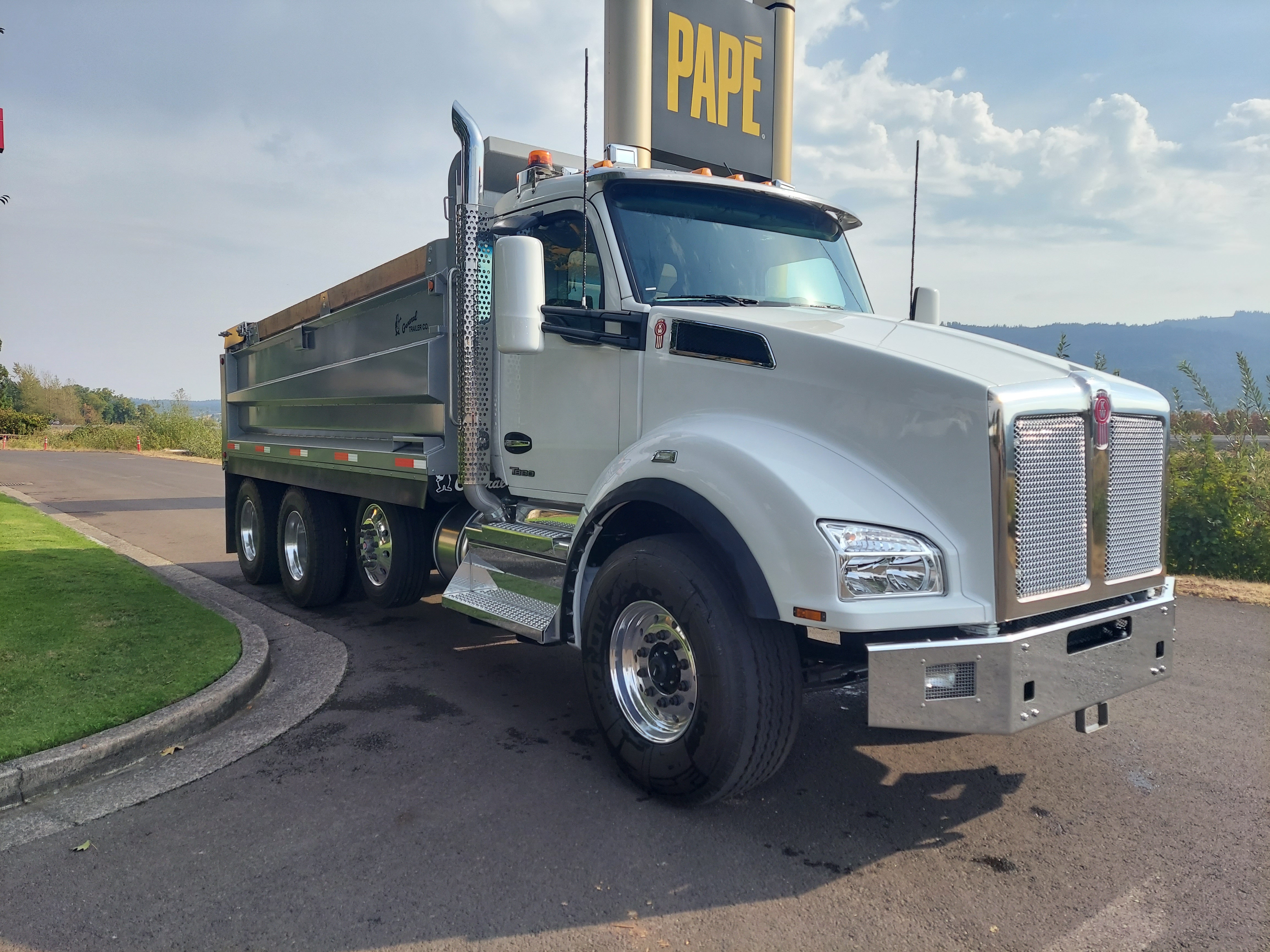 2024 Kenworth T880