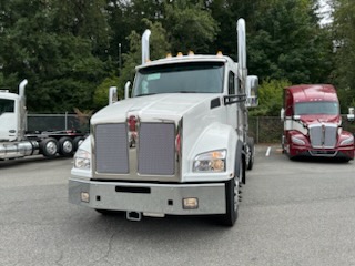 2025 Kenworth T880