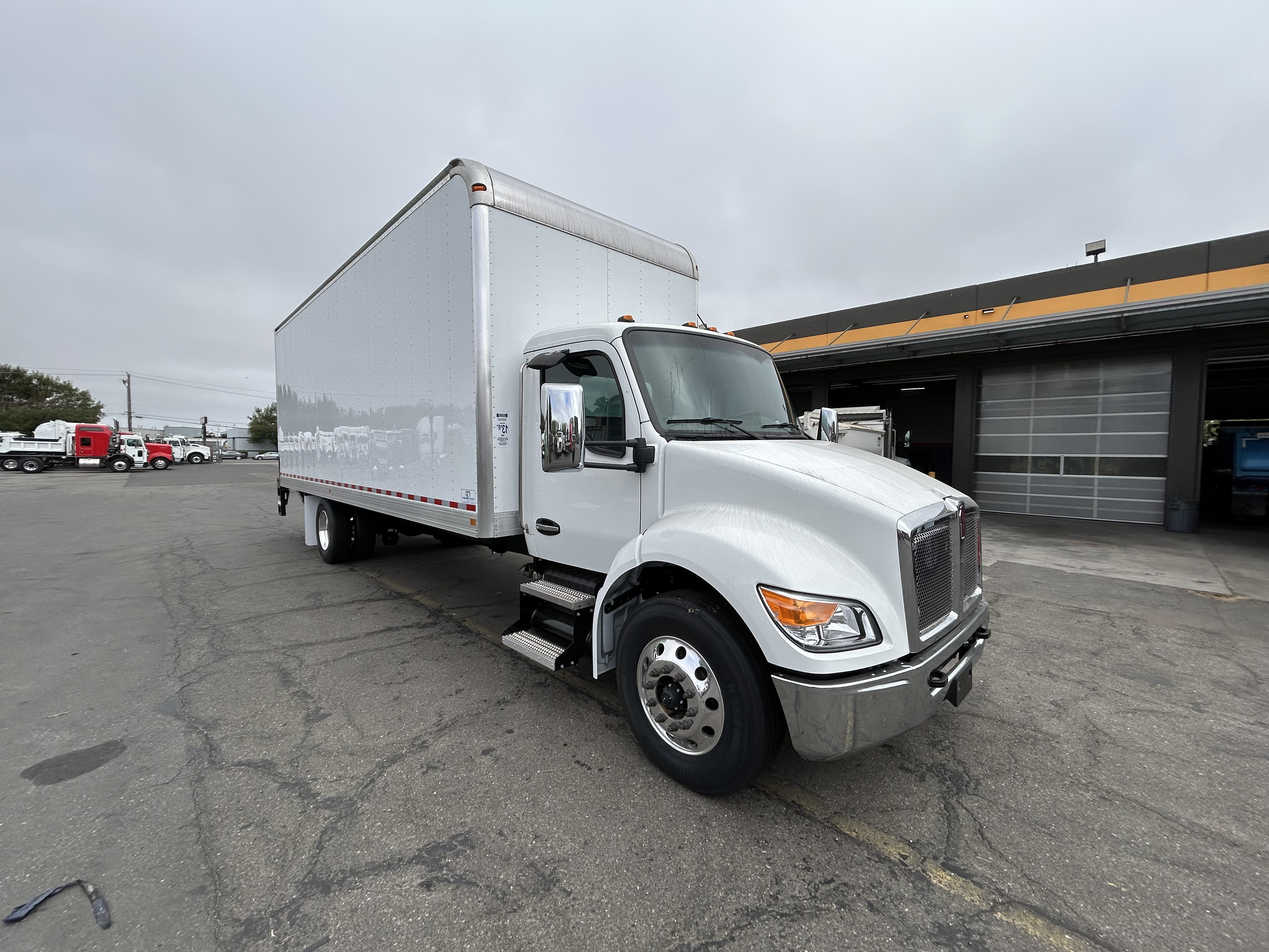 2025 Kenworth T280
