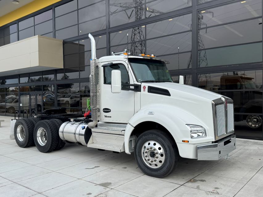 2025 Kenworth T880