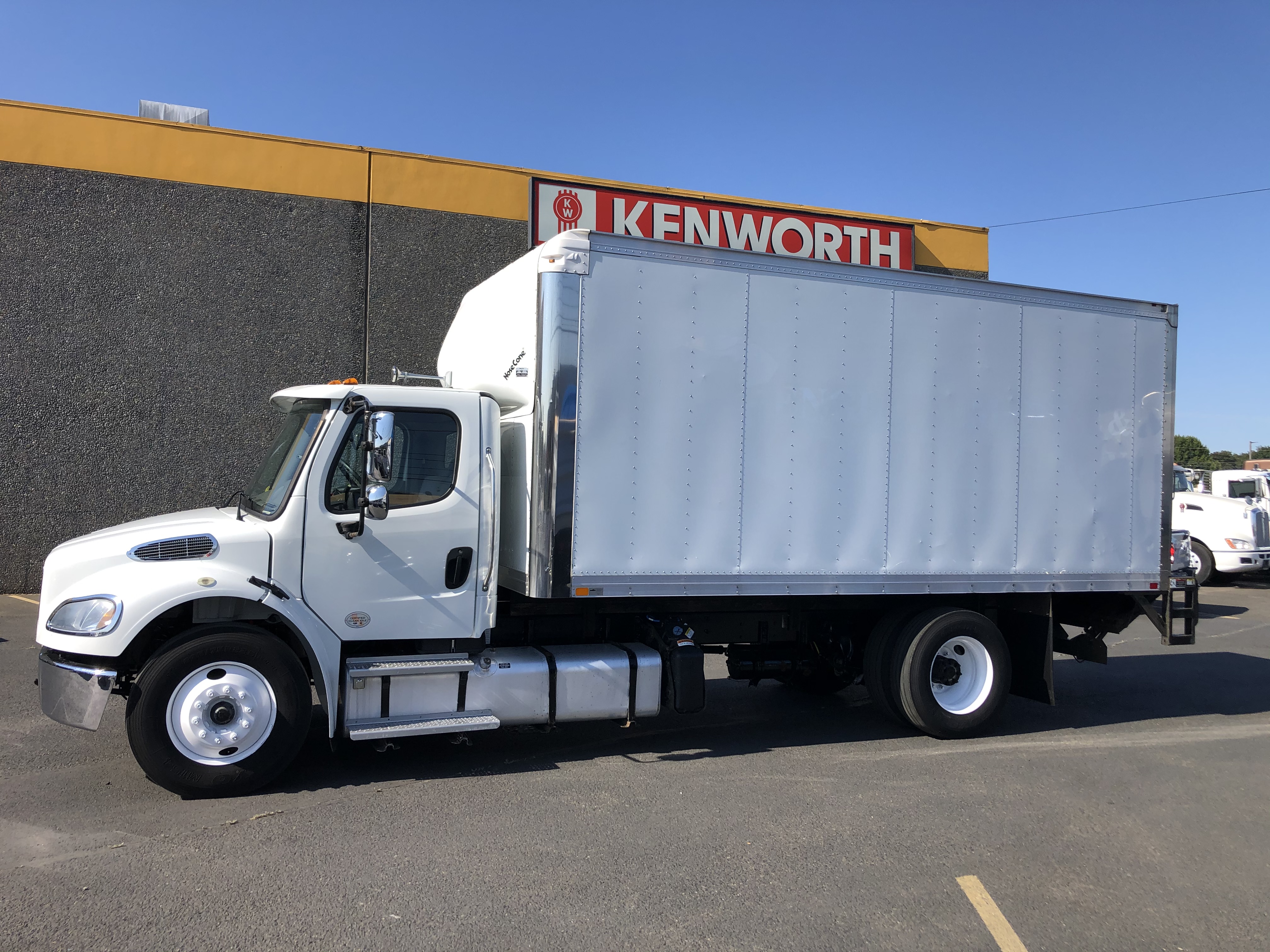2013 Freightliner M2106 Papé Kenworth