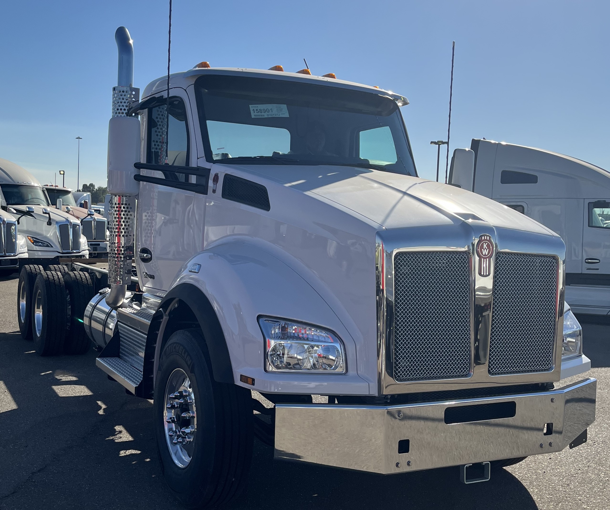 2025 Kenworth T880