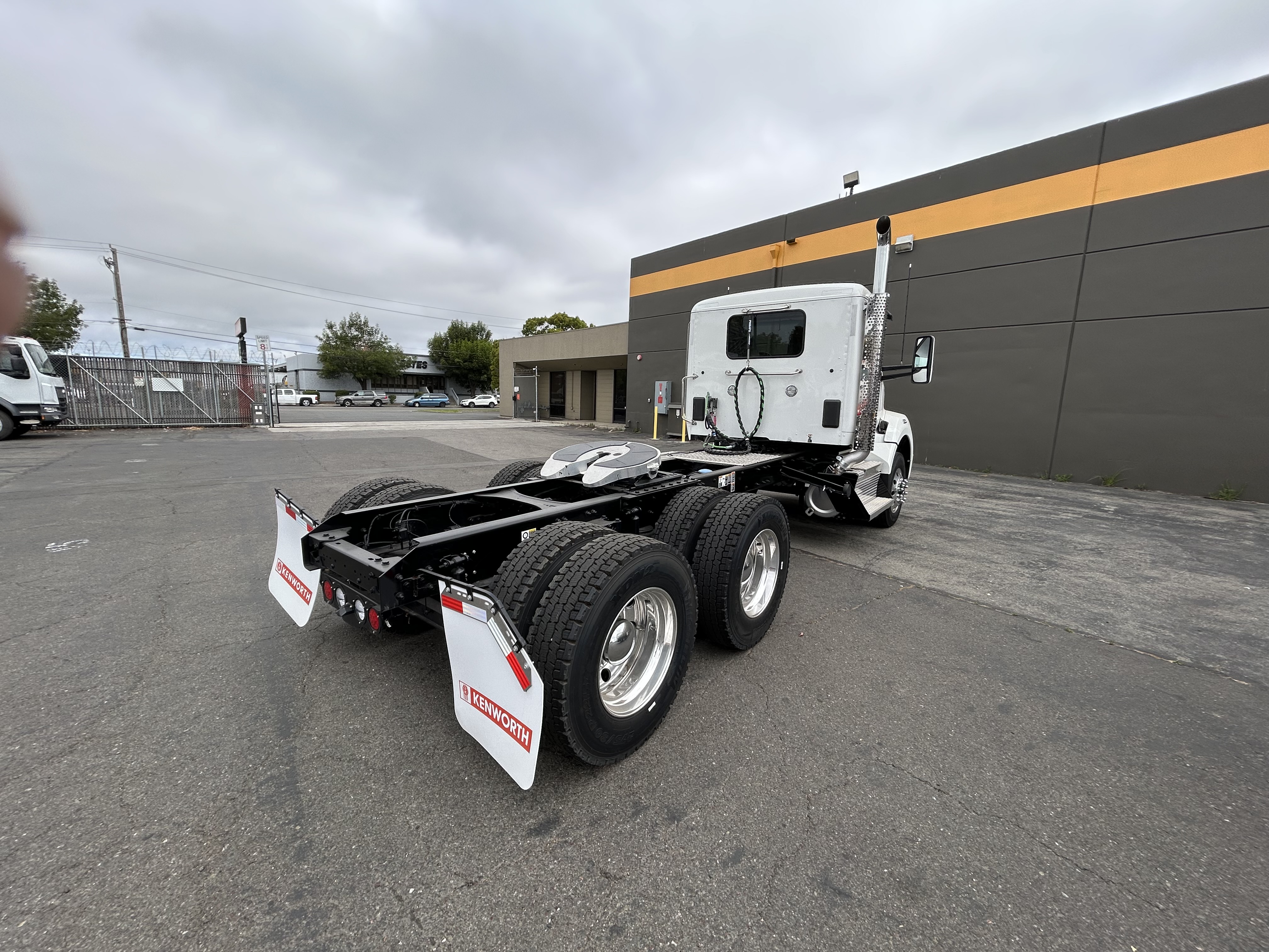2024 Kenworth T880