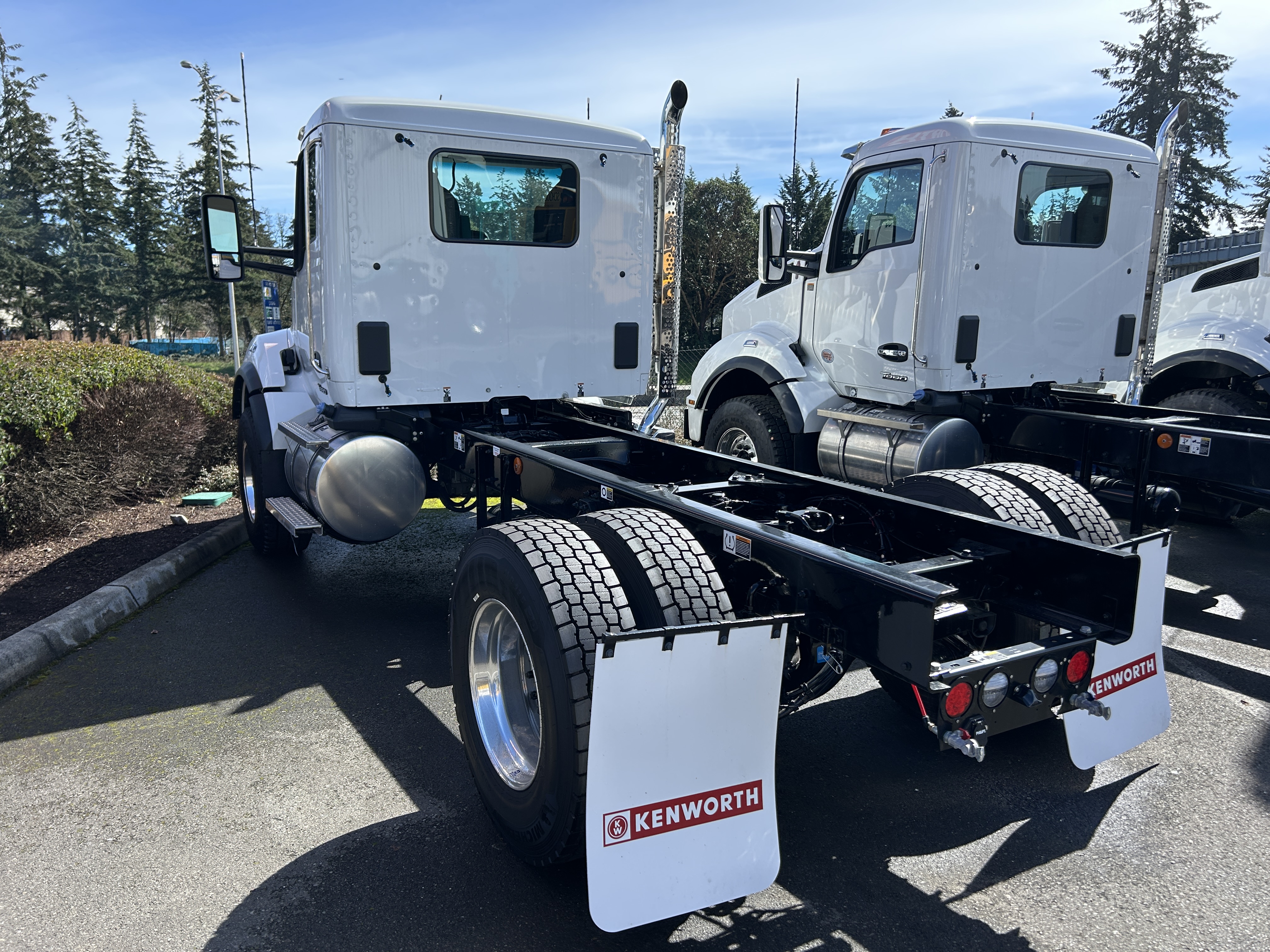 2025 Kenworth T880