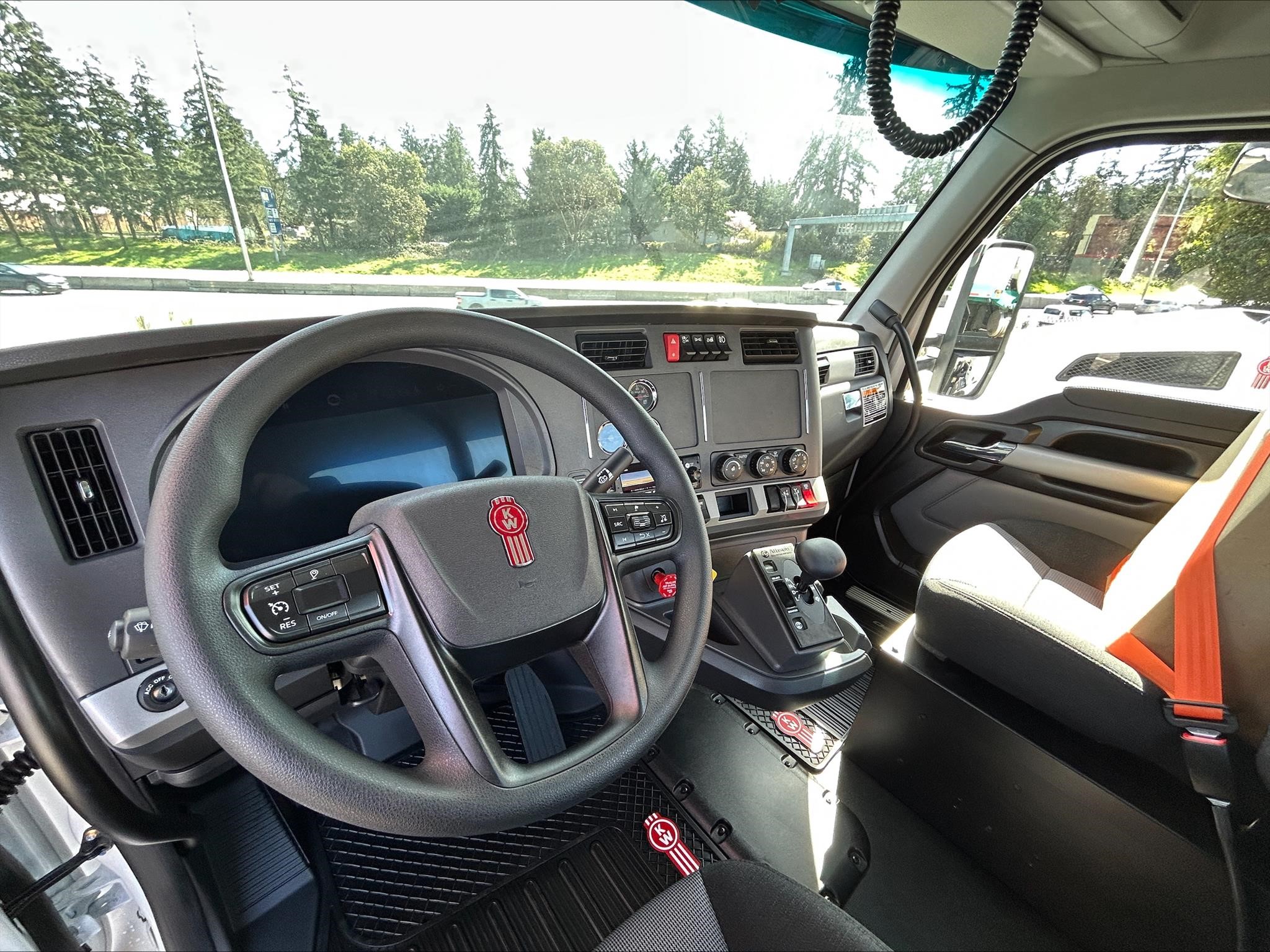 2025 Kenworth T880