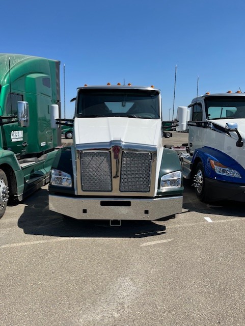 2024 Kenworth T880