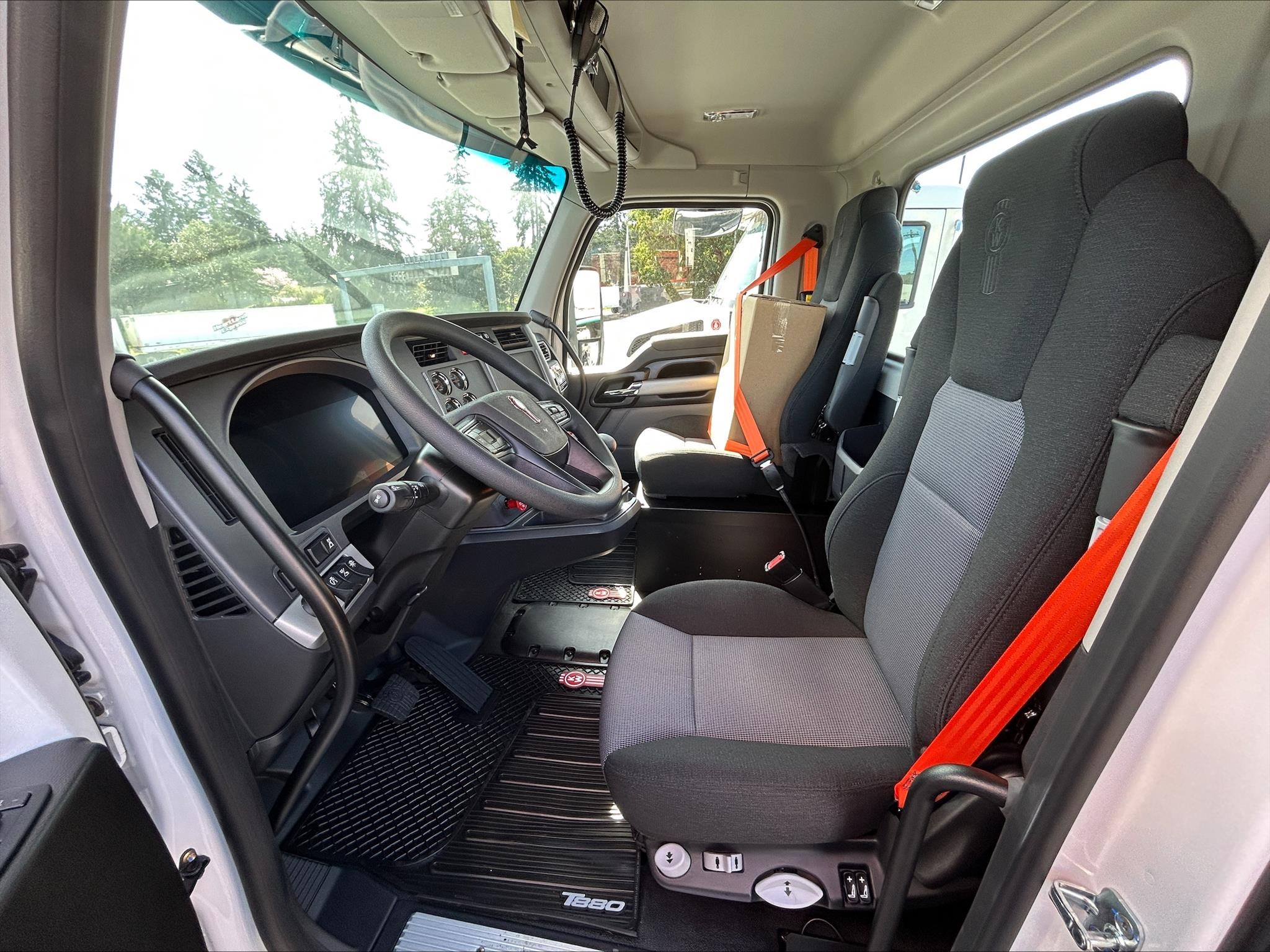 2025 Kenworth T880