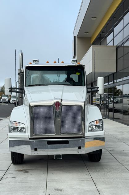 2025 Kenworth T880