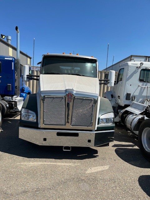 2024 Kenworth T880