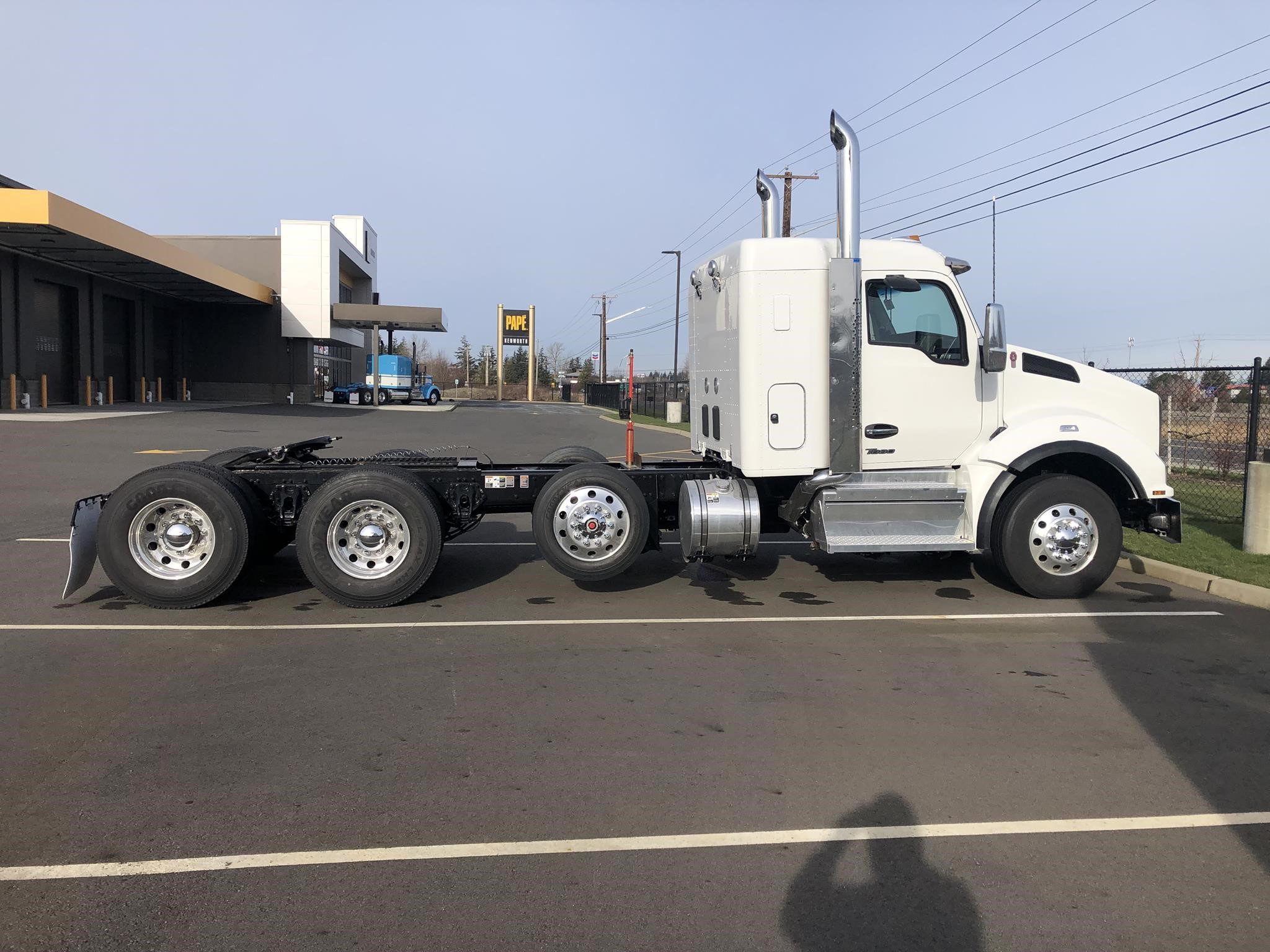 2025 Kenworth T880
