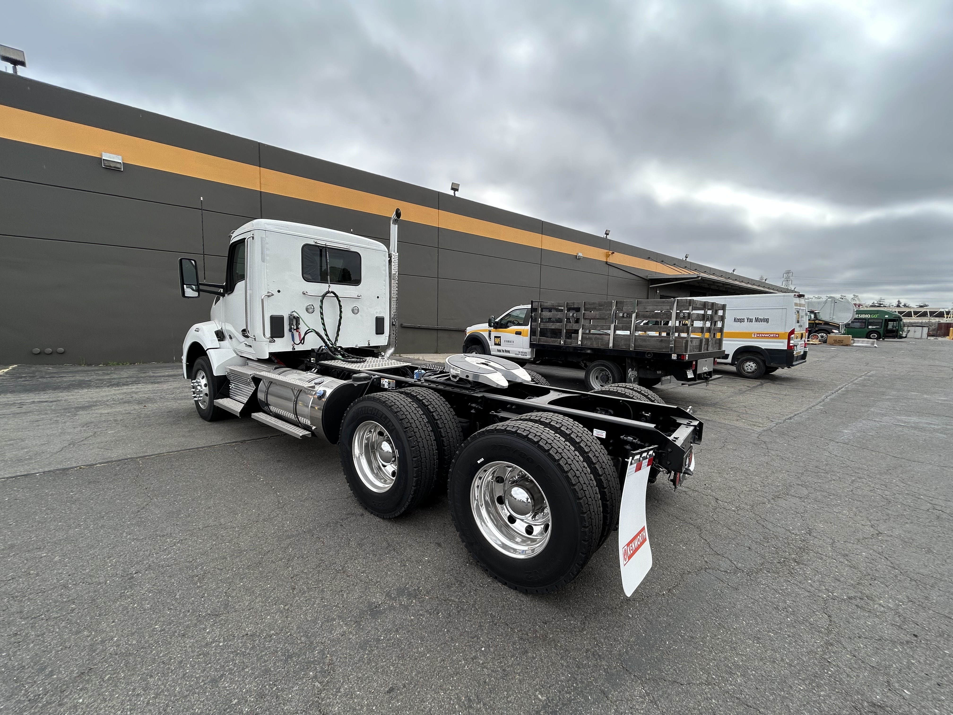 2024 Kenworth T880