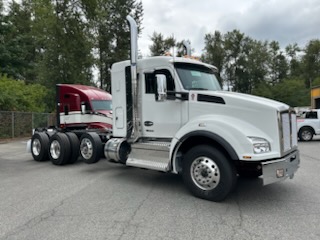 2025 Kenworth T880