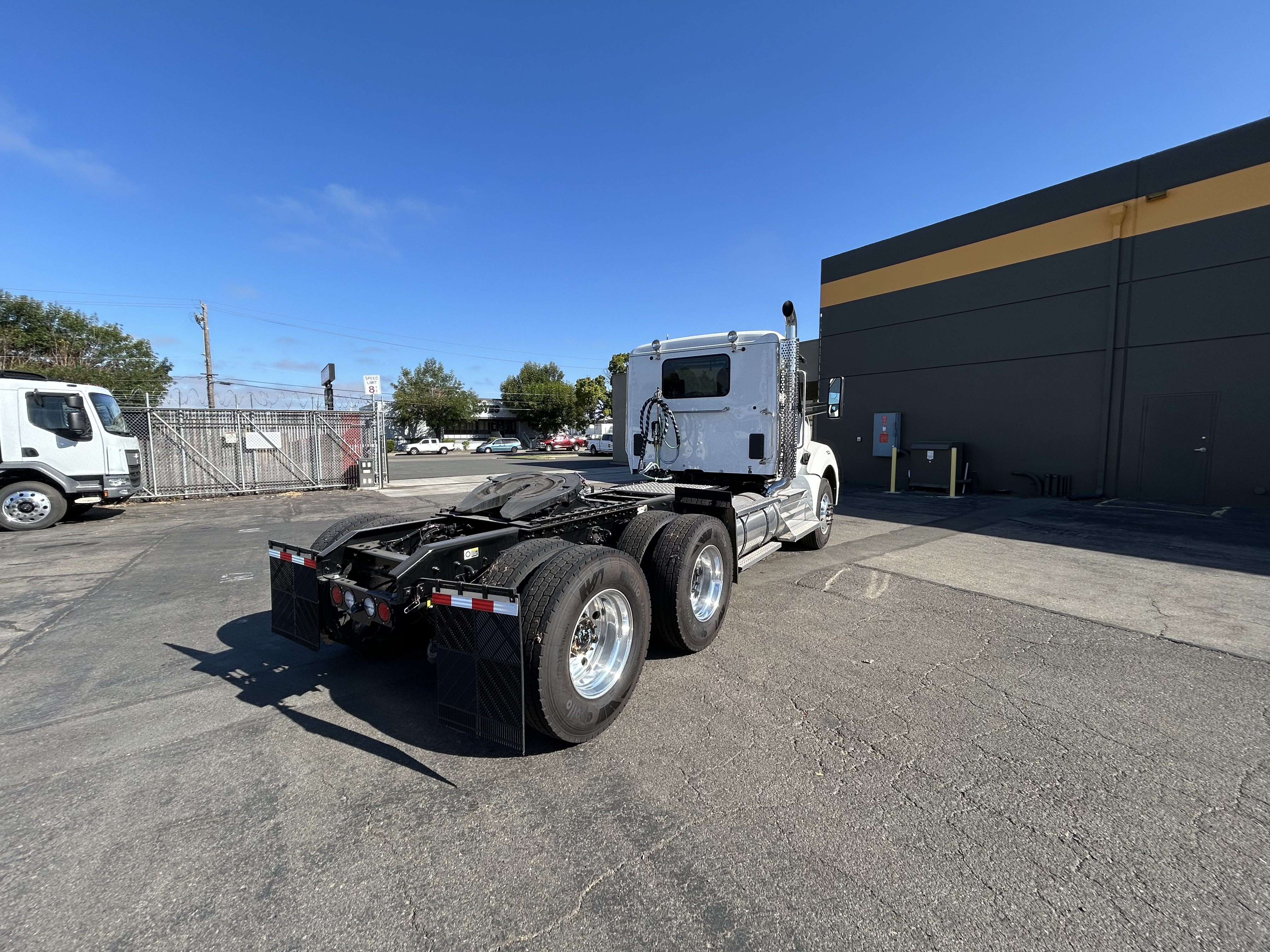 2024 Kenworth T880