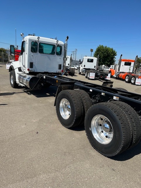 2024 Kenworth T880