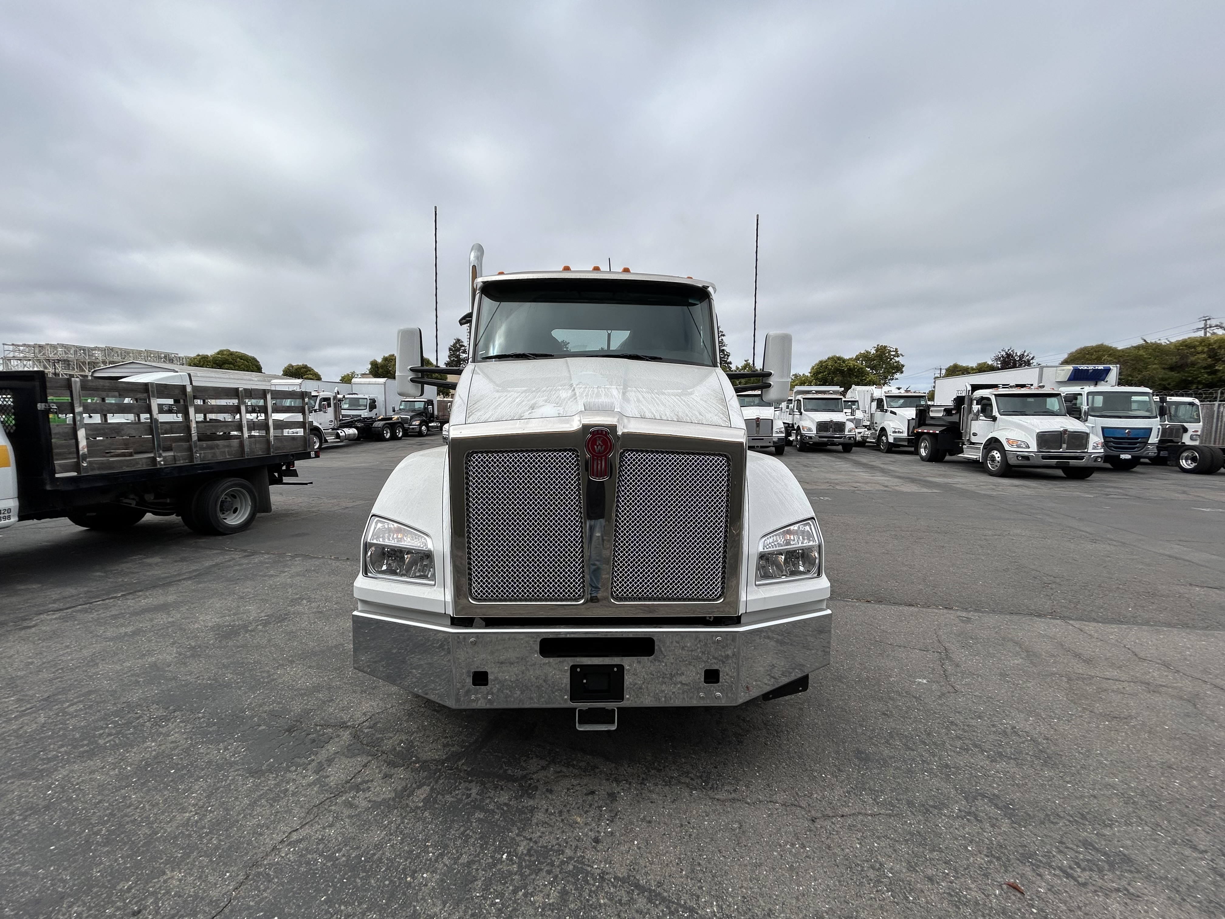 2024 Kenworth T880