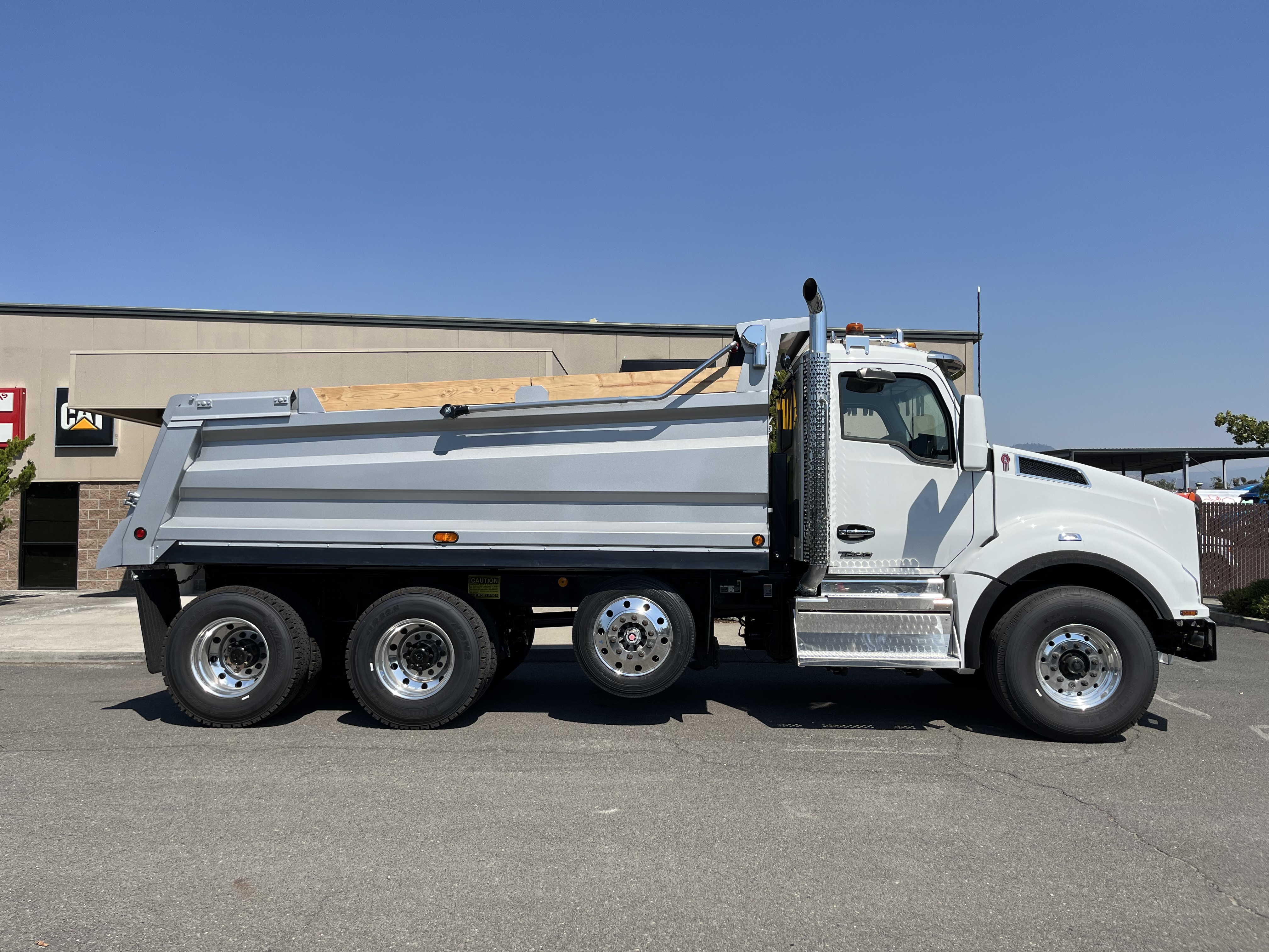 2024 Kenworth T880