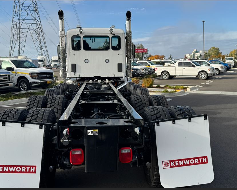 2025 Kenworth T880