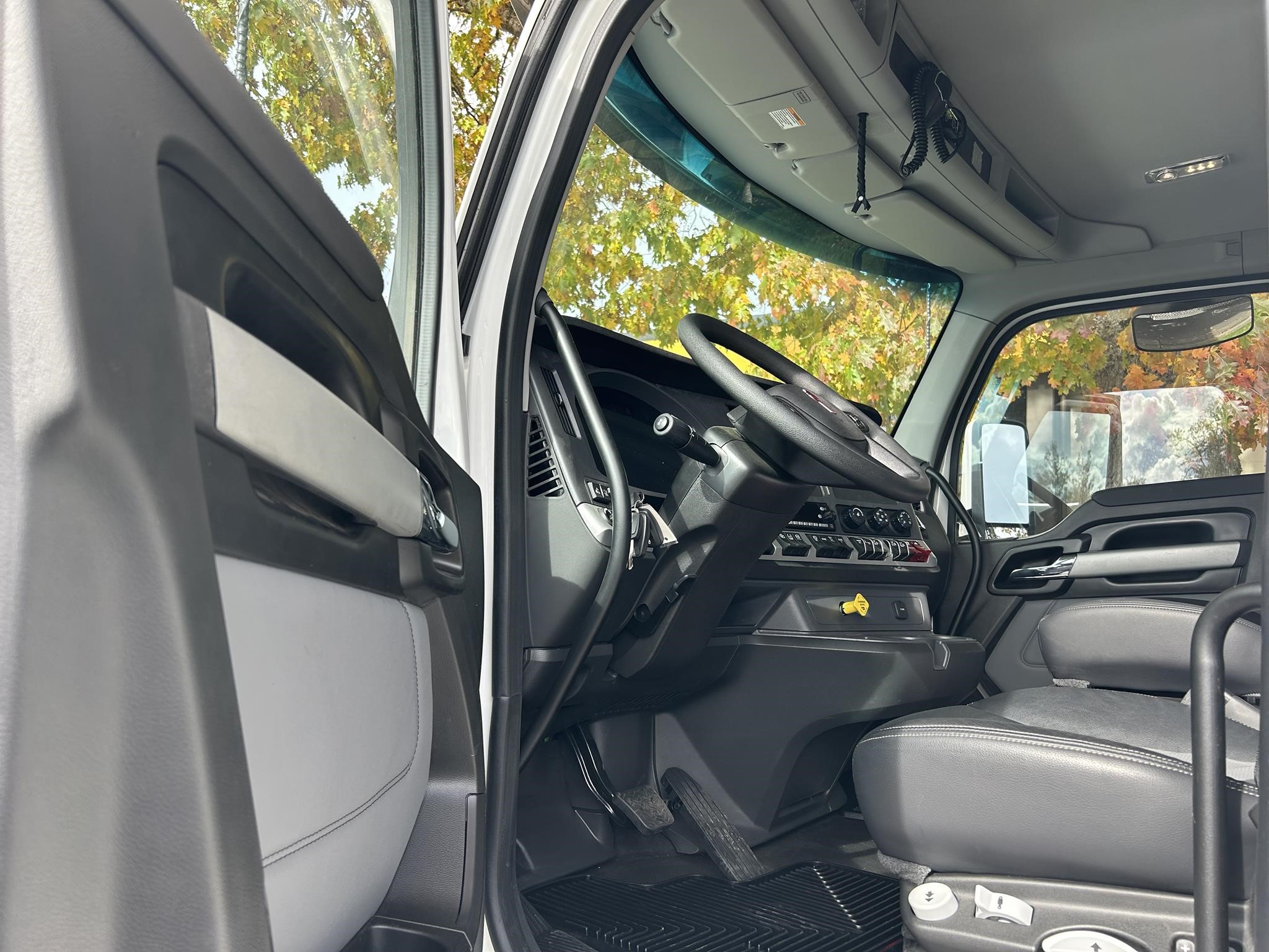 2024 Kenworth T880
