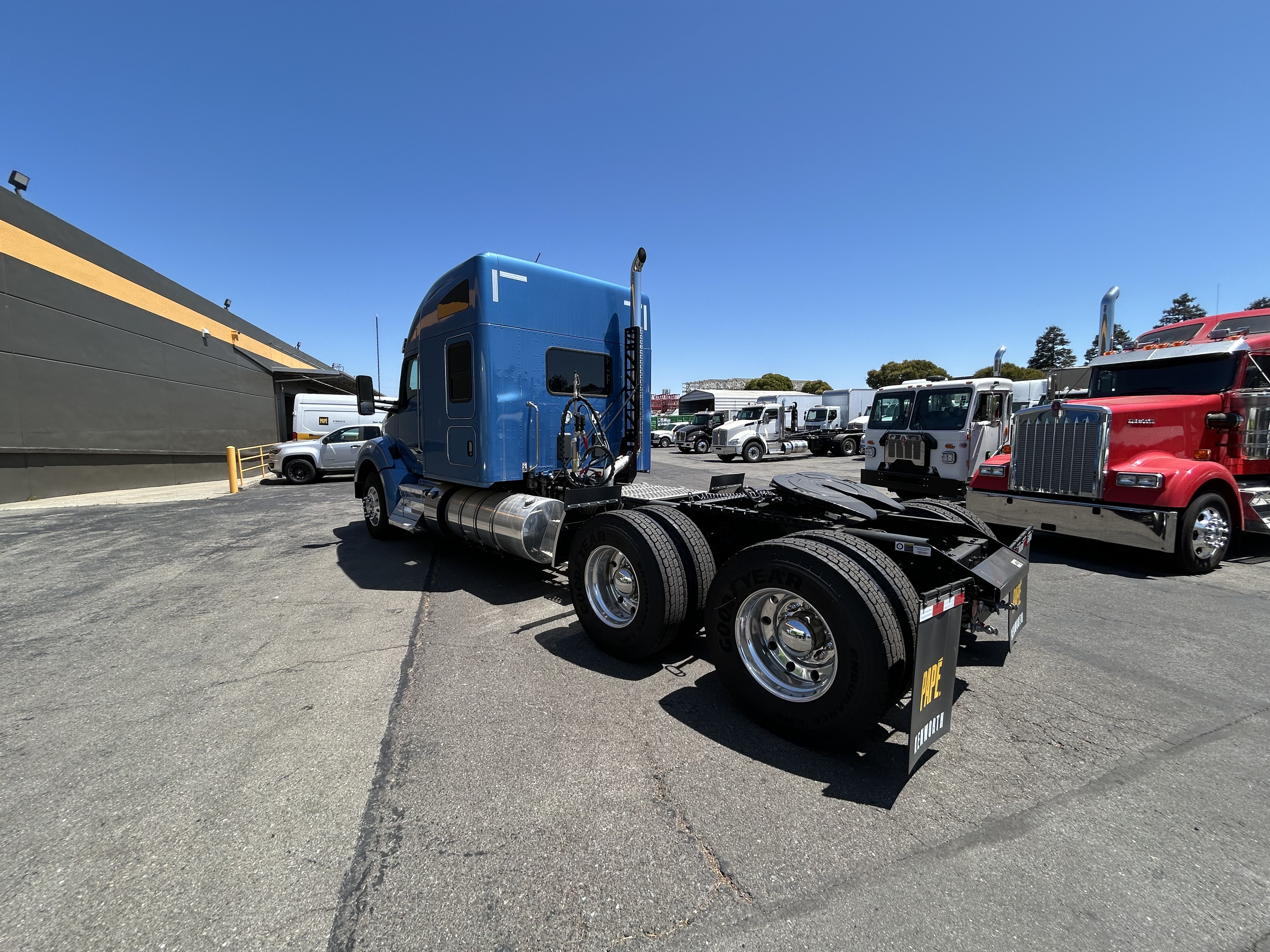 2024 Kenworth T880