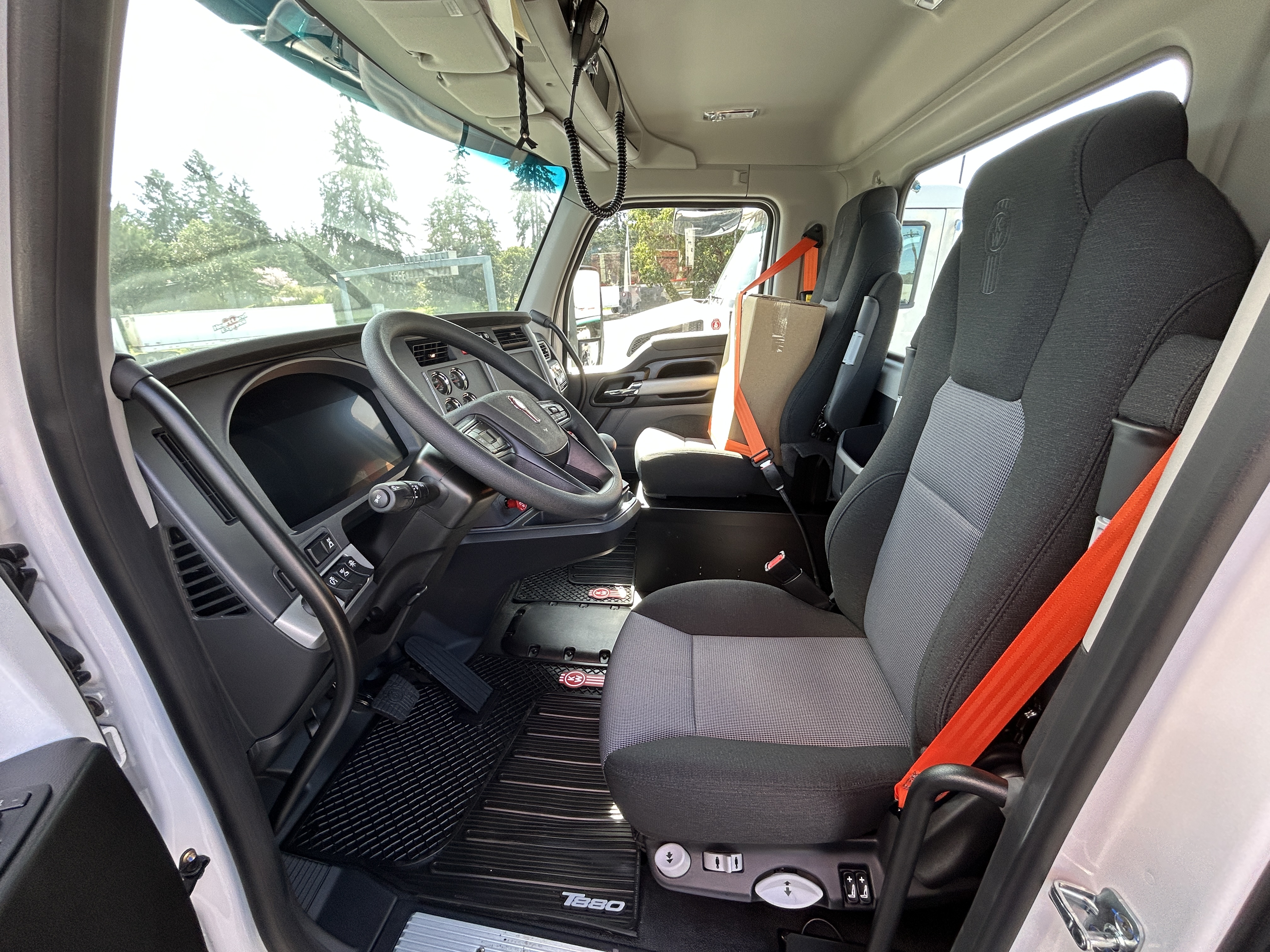 2025 Kenworth T880