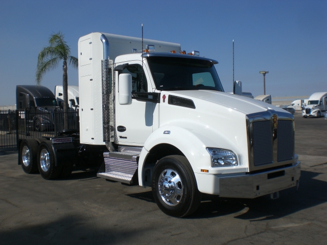 2025 Kenworth T880