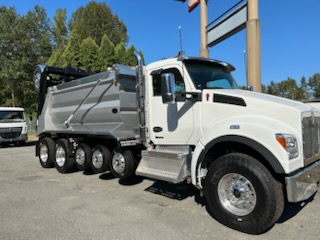 2025 Kenworth T880