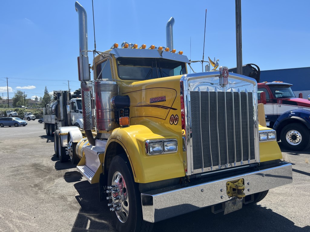 2016 Kenworth W900
