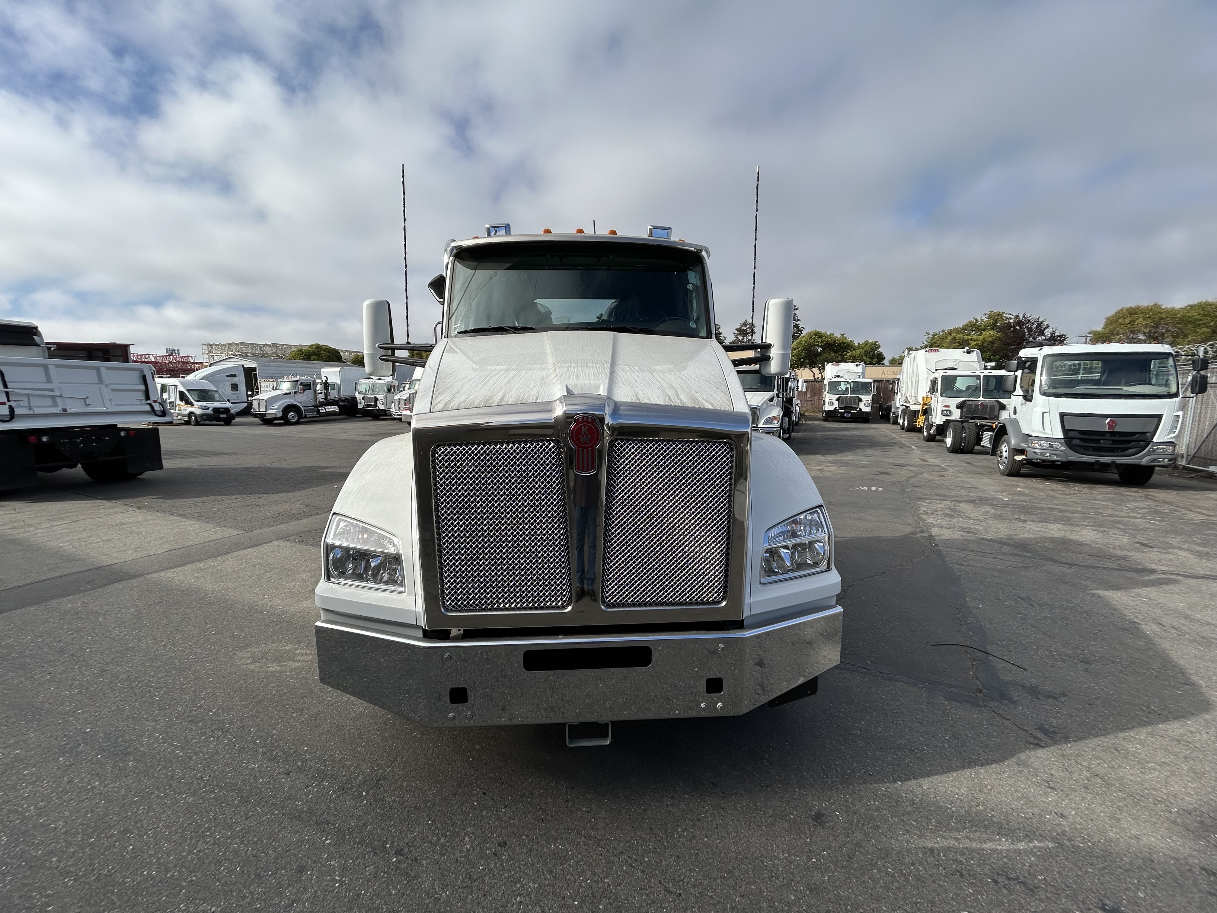 2024 Kenworth T880