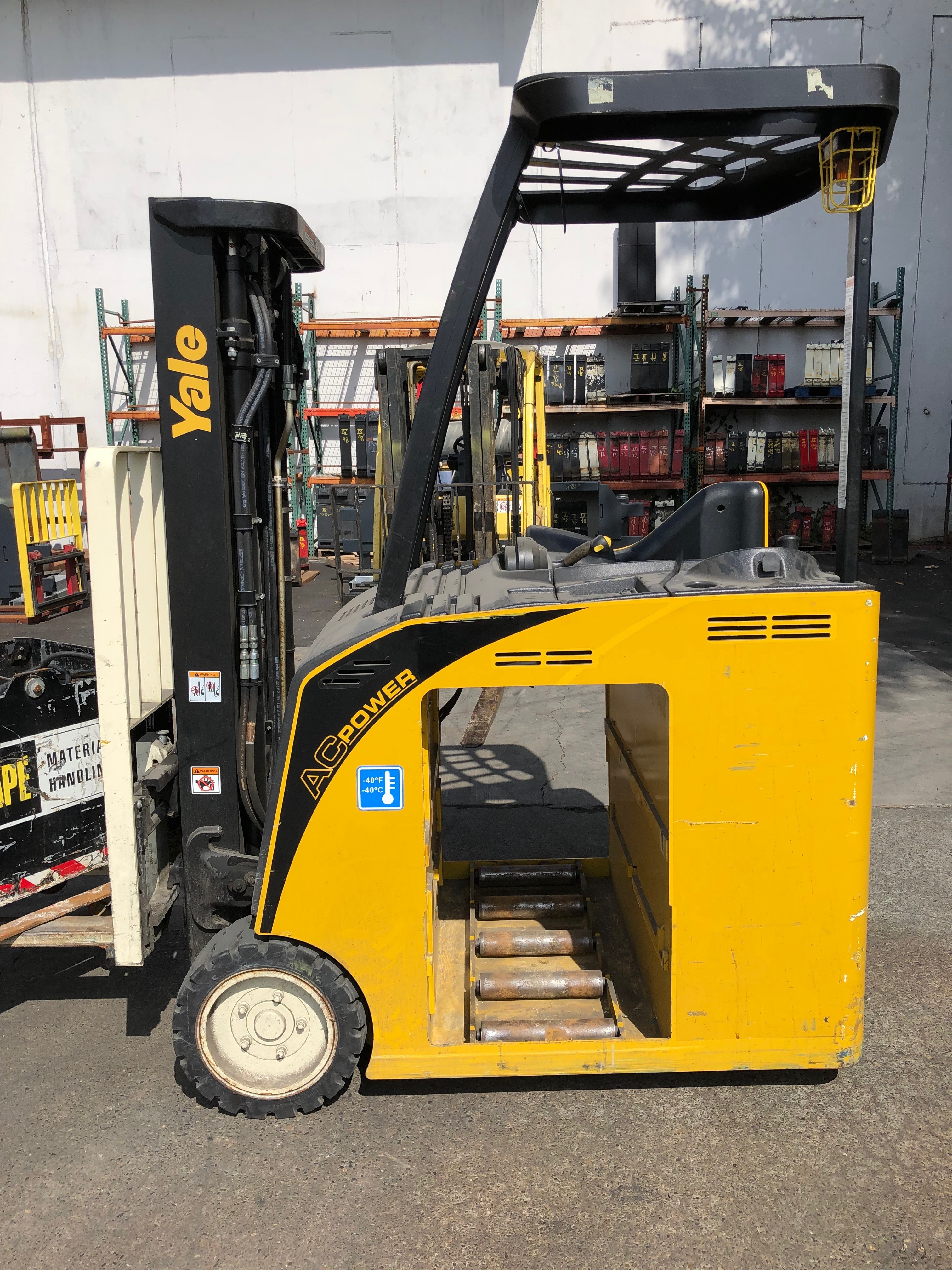 2016 Yale ESC035