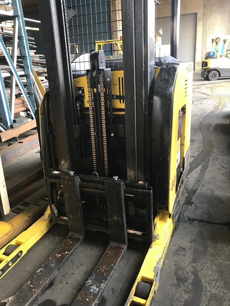 2012 Yale NR040